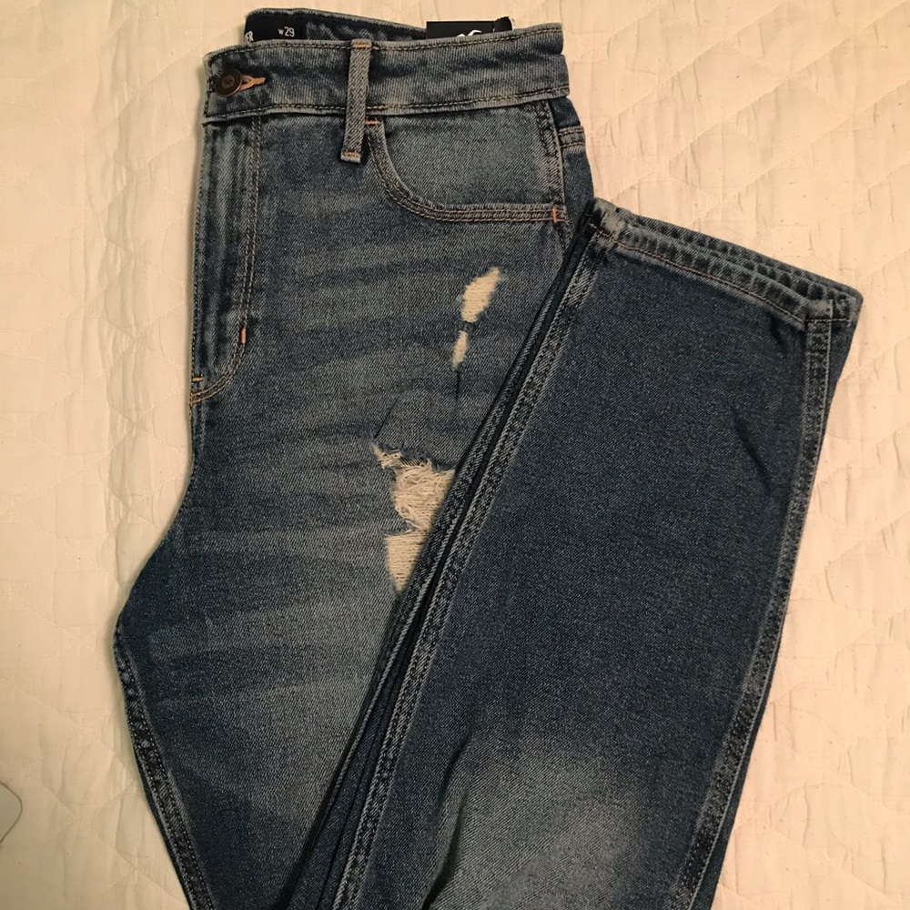 Hollister Medium Wash High-Rise Mom Jeans